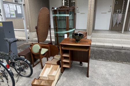 【お客様事例：北九州市】飾り棚やドレッサー他数点の不用品回収