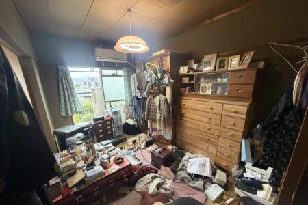 【お客様事例：北九州市】孤独死現場の遺品整理｜ビル5階からの階段搬出とお仏壇・無縁仏の合祀供養